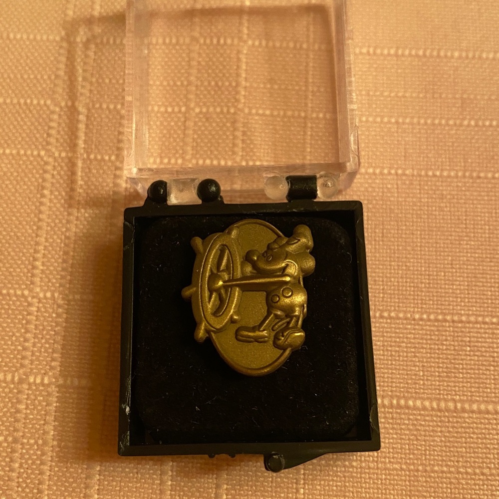 Disney Cast Member Steamboat Willie Pin Mickey Mouse - Picture 2 of 4